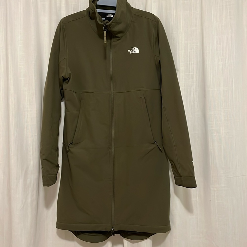 Super cute long north face jacket in green!